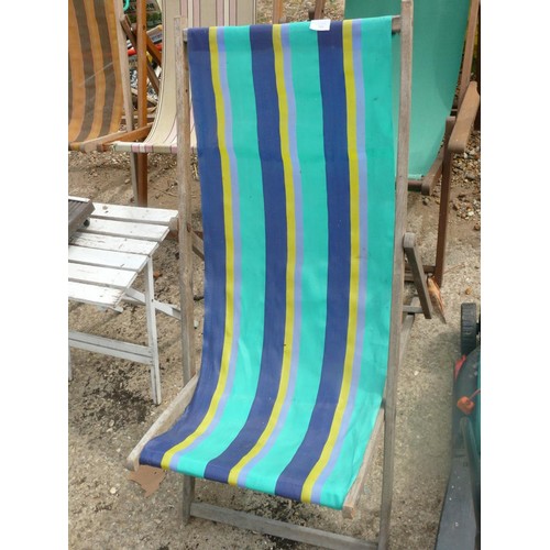 395 - 4 folding deckchairs, 2 folding tables and a plant pot mover