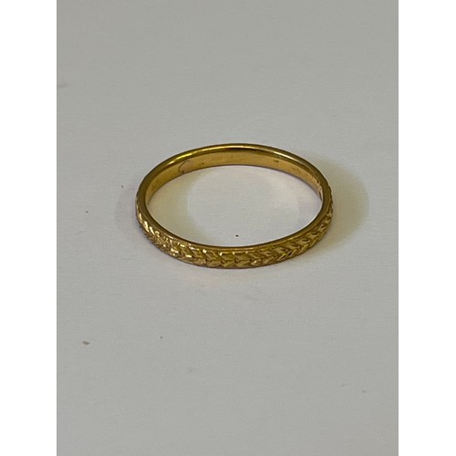 19 - A VINTAGE 1936 22CT GOLD WEDDING BAND SIZE P WEIGHT 2.37GR