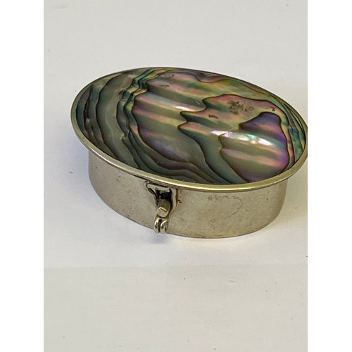 21 - A SOLID SILVER PILL BOX WITH A LID OF MOTHER OF PEARL WEIGHT 12.92GR
