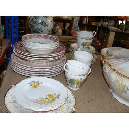 312 - 2 shelves of mixed vintage china and kitchenware