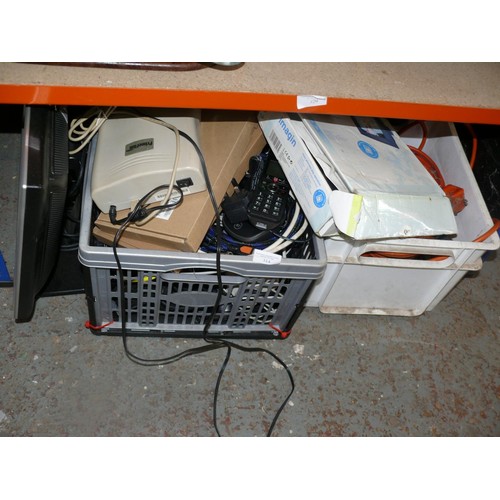 314 - Large lot of electricals