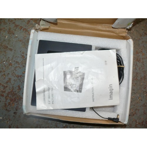 314 - Large lot of electricals