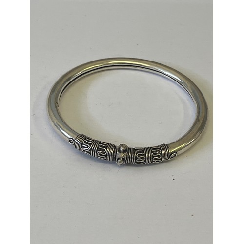 26 - 3 SILVER BANGLE BRACELETS ALL IN LOVELY INDIAN DESIGN PLUS A SILVER BANGLE  WEIGHT 67.29 GR