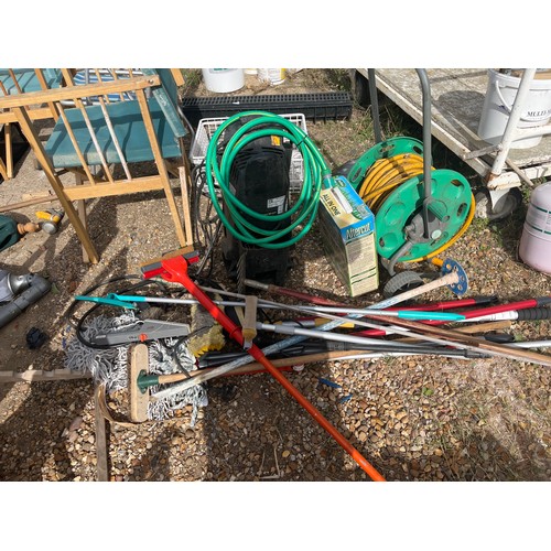 384 - Mixed lot to include a pressure washer, hose and reel, mops plus more