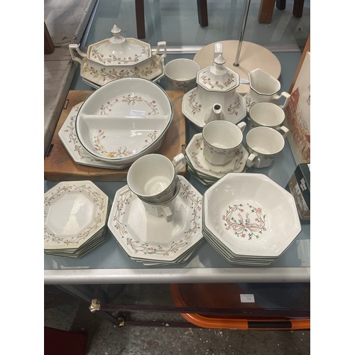 355 - Large collection of Eternal Beau tableware by Johnson Bros