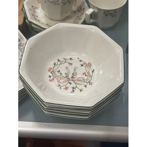 355 - Large collection of Eternal Beau tableware by Johnson Bros