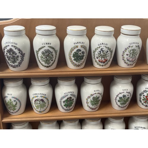 349 - Franklin Mint Gloria Concepts spice jars x 24 on a wooden spice rack
