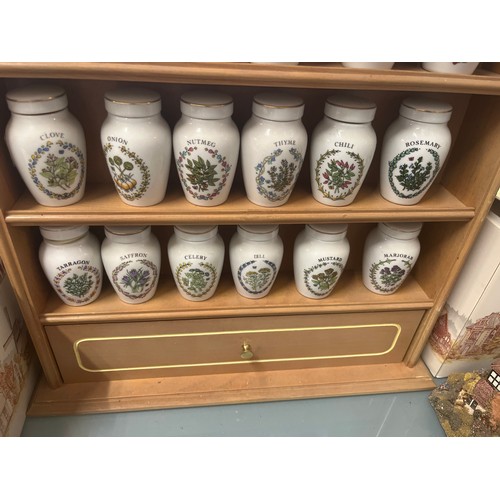 349 - Franklin Mint Gloria Concepts spice jars x 24 on a wooden spice rack