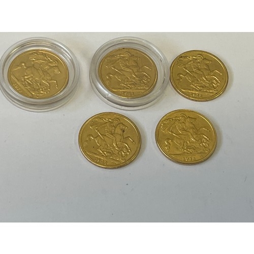 22 - A COLLECTION OF 5 SOVEREIGNS 2 IN PLASTIC CASES ALL IN GOOD CONDITION  THESE ARE COPIES