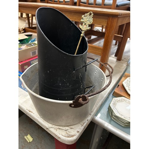 357 - Large galvanised jam pan, coal scuttle & a ‘Wales’ brass toasting fork