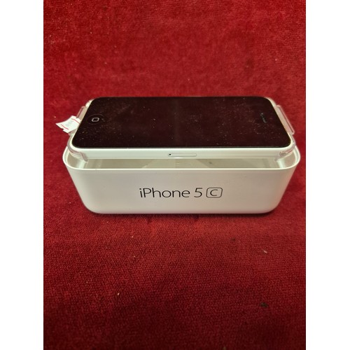 8 - AN iPHONE 5C PLUS SET NEW EAR BUDS