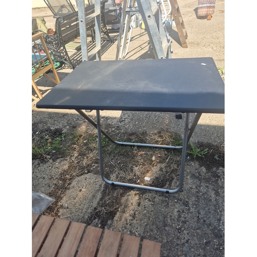 389H - Folding table with metal frame