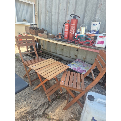 389I - Small folding wooden table with 2 chairs