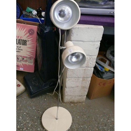 356 - 2 CREAM MOVEABLE ENAMEL SPOTLIGHTS ON A CHROME AND ENAMEL BASE