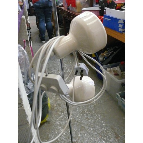 356 - 2 CREAM MOVEABLE ENAMEL SPOTLIGHTS ON A CHROME AND ENAMEL BASE