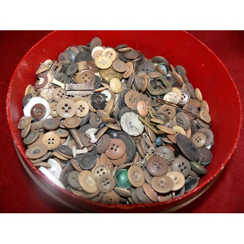 96 - Vintage leather shirt collar box with contents of vintage buttons