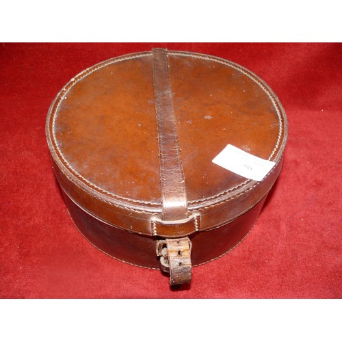 96 - Vintage leather shirt collar box with contents of vintage buttons