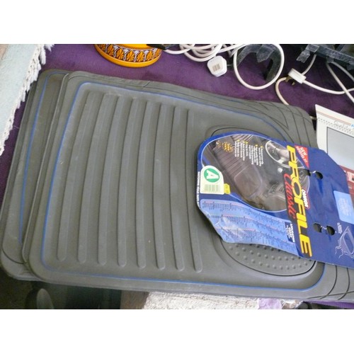 118 - Set of 2 driver and passenger car mats