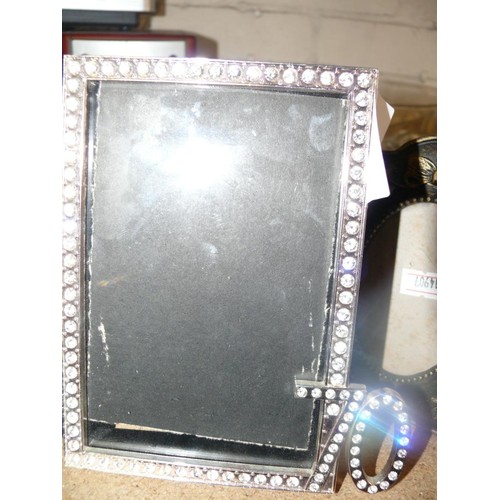 158 - Collection of various ornate metal and glass picture frames