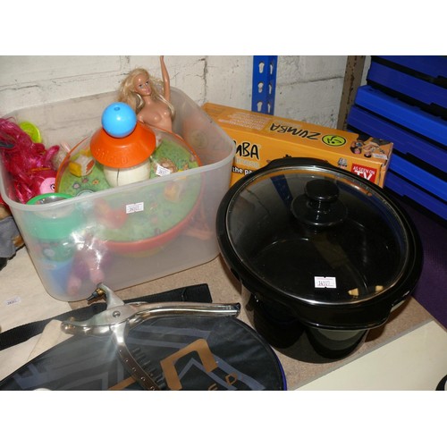160 - Mixed lot to include ornate wall hooks, American flag bag, Star Wars lunchbox, heavy duty timer, Zum... 