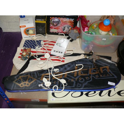 160 - Mixed lot to include ornate wall hooks, American flag bag, Star Wars lunchbox, heavy duty timer, Zum... 