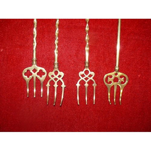189 - 4 Ornate brass toasting forks