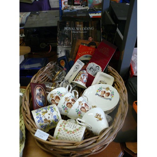 225 - Very large collection of commemorative Royalty items