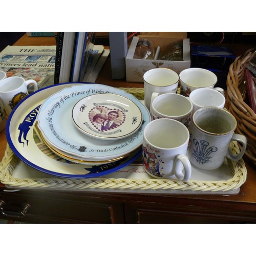 225 - Very large collection of commemorative Royalty items