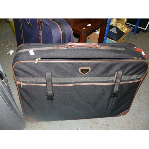 230 - 5 Large suitcases