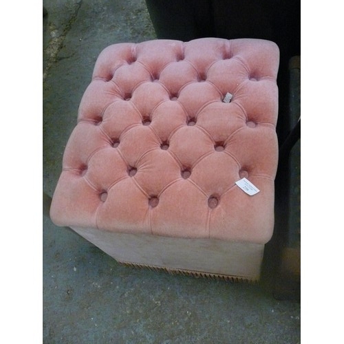 239 - Small storage ottoman with padded top and lift up lid in salmon pink