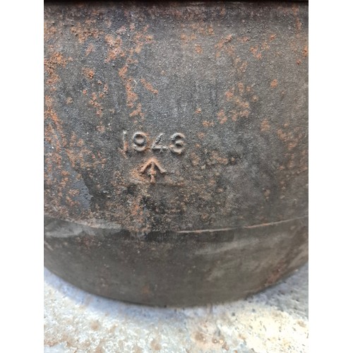 Large WW2 British issue cast iron cooking pot/Dutch oven, made by ...