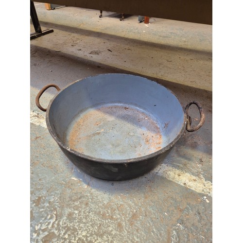 Large WW2 British issue cast iron cooking pot/Dutch oven, made by ...