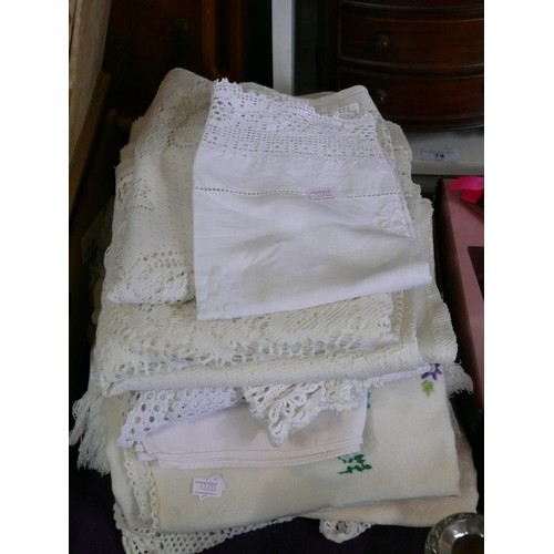 QUANTITY OF VINTAGE LINEN AND LACE, INCLUDING EMBROIDERED TABLE LINEN ...