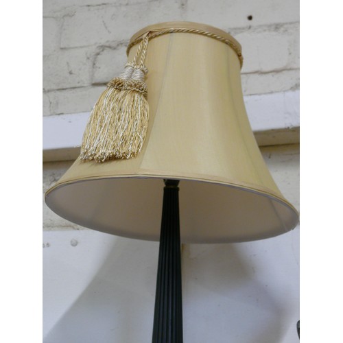 43 - VINTAGE STYLE TABLE LAMP, WITH BRASS BASE, DARK FLUTED COLUMN AND LIGHT COLOURED SHADE WITH TASSELS.