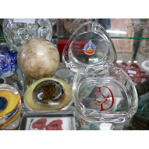 24 - COLLECTION OF PAPERWEIGHTS AND ASHTRAYS. INCLUDING GENUINE HAND CARVED ALABASTER BALL, BUBBLE GLASS ... 