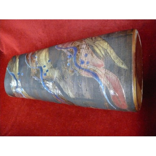 47 - SCOTTISH 1970s ART POTTERY VASE, MARKED ON THE UNDERSIDE FOR EDINBANE OF THE ISLE OF SKYE. OVAL TAPE... 