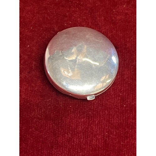 12 - Sterling silver mirror compact Birm 1930, Crisford & Norris ltd with emblem & motto to lid 