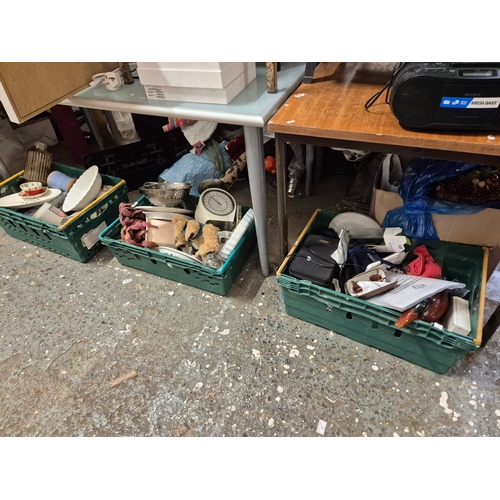 530 - Large quantity of kitchen and household items (crates not included)