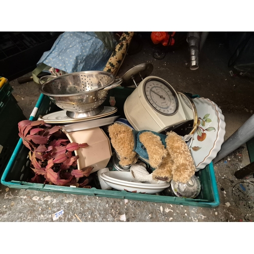 530 - Large quantity of kitchen and household items (crates not included)