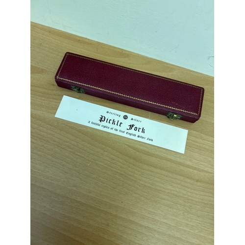 20 - Sterling silver pickle fork “A faithful replica of the first English Silver Fork” of 1632. In fitted... 