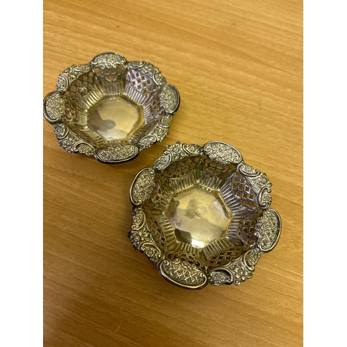 33 - A very pretty pair of small Victorian silver basket dishes with pierced sides and ornate floral & tr... 