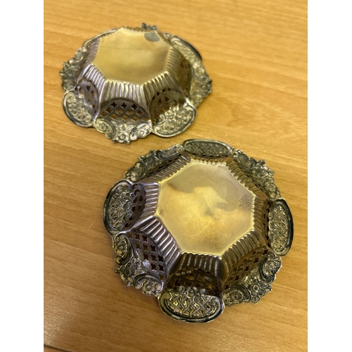 33 - A very pretty pair of small Victorian silver basket dishes with pierced sides and ornate floral & tr... 