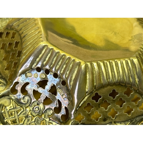 33 - A very pretty pair of small Victorian silver basket dishes with pierced sides and ornate floral & tr... 