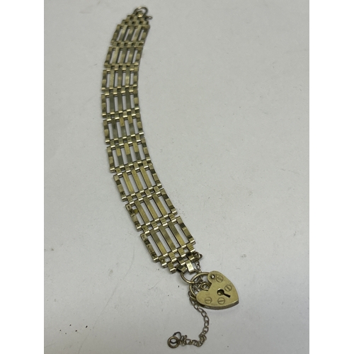 47 - Sterling silver gate bracelet with padlock heart clasp, hallmarked London 1979. 17 grams