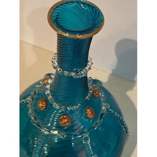 8 - Antonio Salviati, Murano, attributed. An early 20th Century Venetian glass bottle vase with spiral t... 