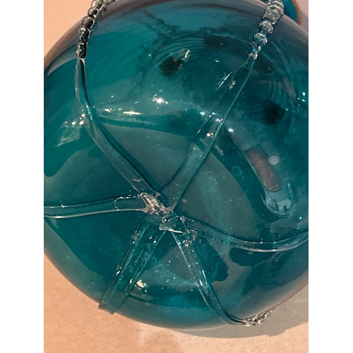 8 - Antonio Salviati, Murano, attributed. An early 20th Century Venetian glass bottle vase with spiral t... 