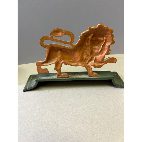 325 - A regency style cast iron door stop in the shape of a lion.
