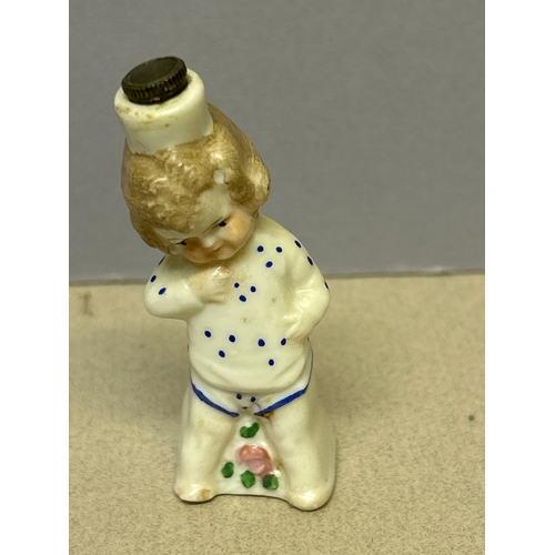 101 - Bijouterie selection including a 1920’s ceramic scent bottle, Bilston enamel by Halcyon days pill bo... 