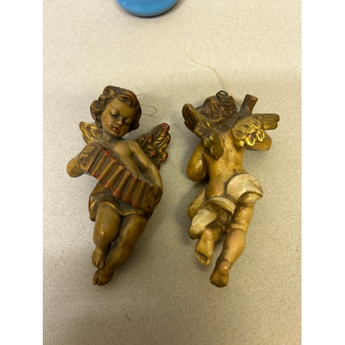 101 - Bijouterie selection including a 1920’s ceramic scent bottle, Bilston enamel by Halcyon days pill bo... 