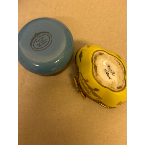 101 - Bijouterie selection including a 1920’s ceramic scent bottle, Bilston enamel by Halcyon days pill bo... 